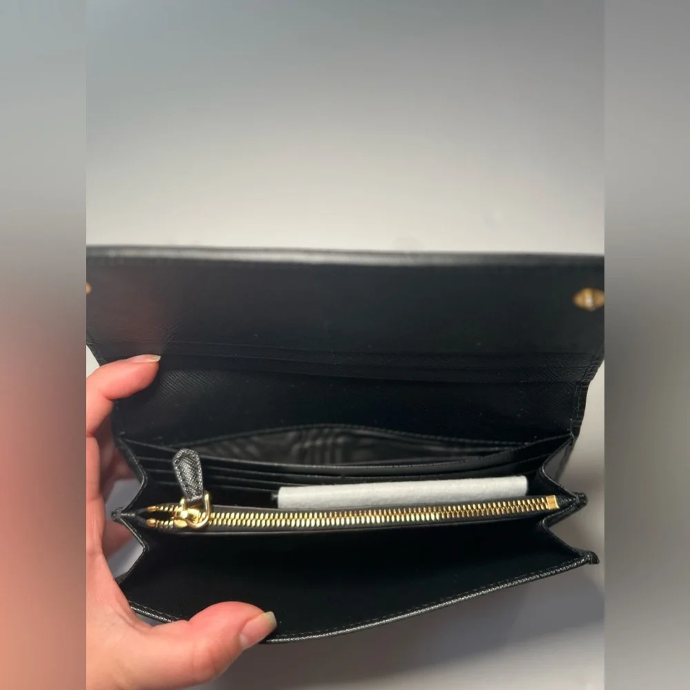 Prada Wallet - Picture 6 of 6